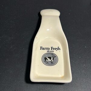 Figural Milk Bottle Spoon Rest. Farm Fresh Brand vintage. kk313